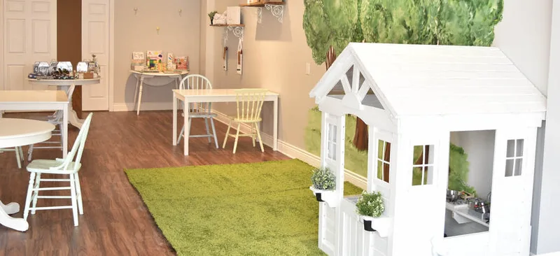 Coin de café aménagé pour les familles