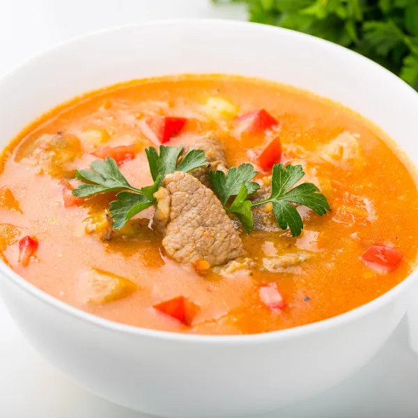 Plat réconfortant préparé avec des légumes