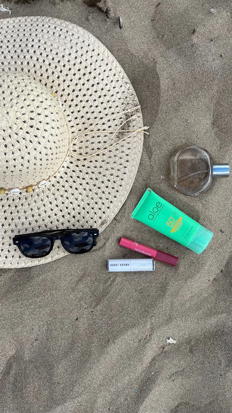 Accessoires de protection solaire sur le sable